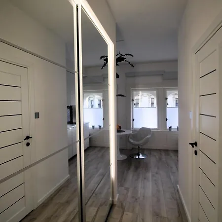 Modern Studio A Belvaros Koezepen Parkoloval- Kata Studioapartman Gyor Exterior photo