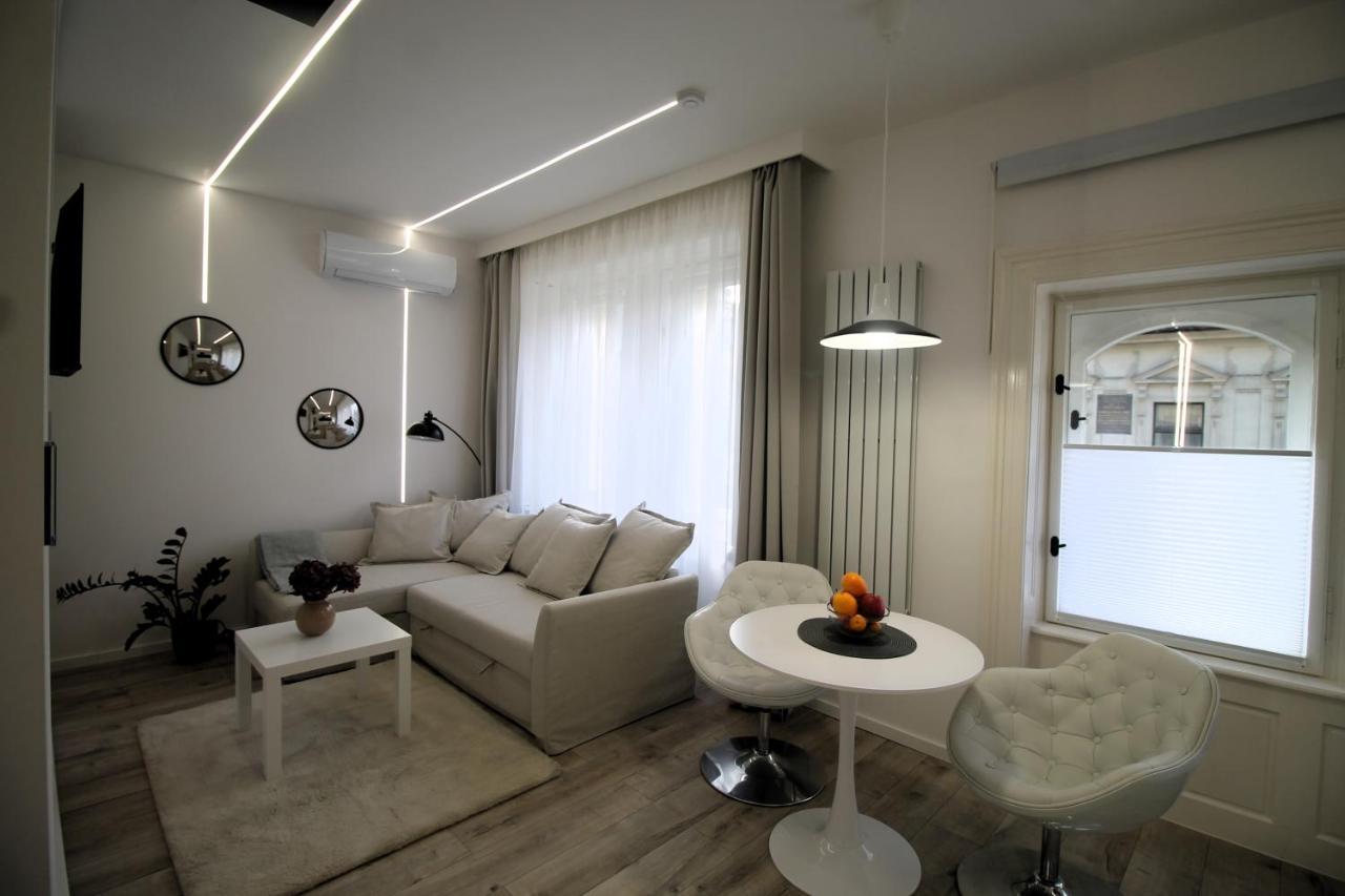 Appartement Modern A Belvaros Koezepen Parkoloval- Kata Studioapartman Győr