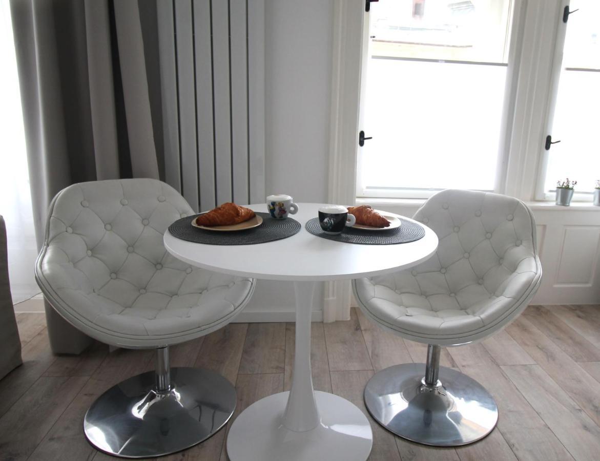Modern A Belvaros Koezepen Parkoloval- Kata Studioapartman Appartement *