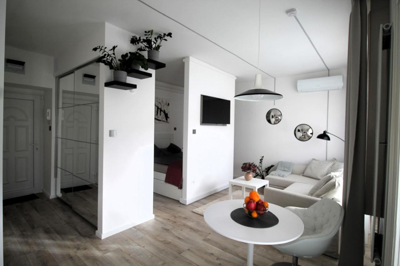 Modern A Belvaros Koezepen Parkoloval- Kata Studioapartman *