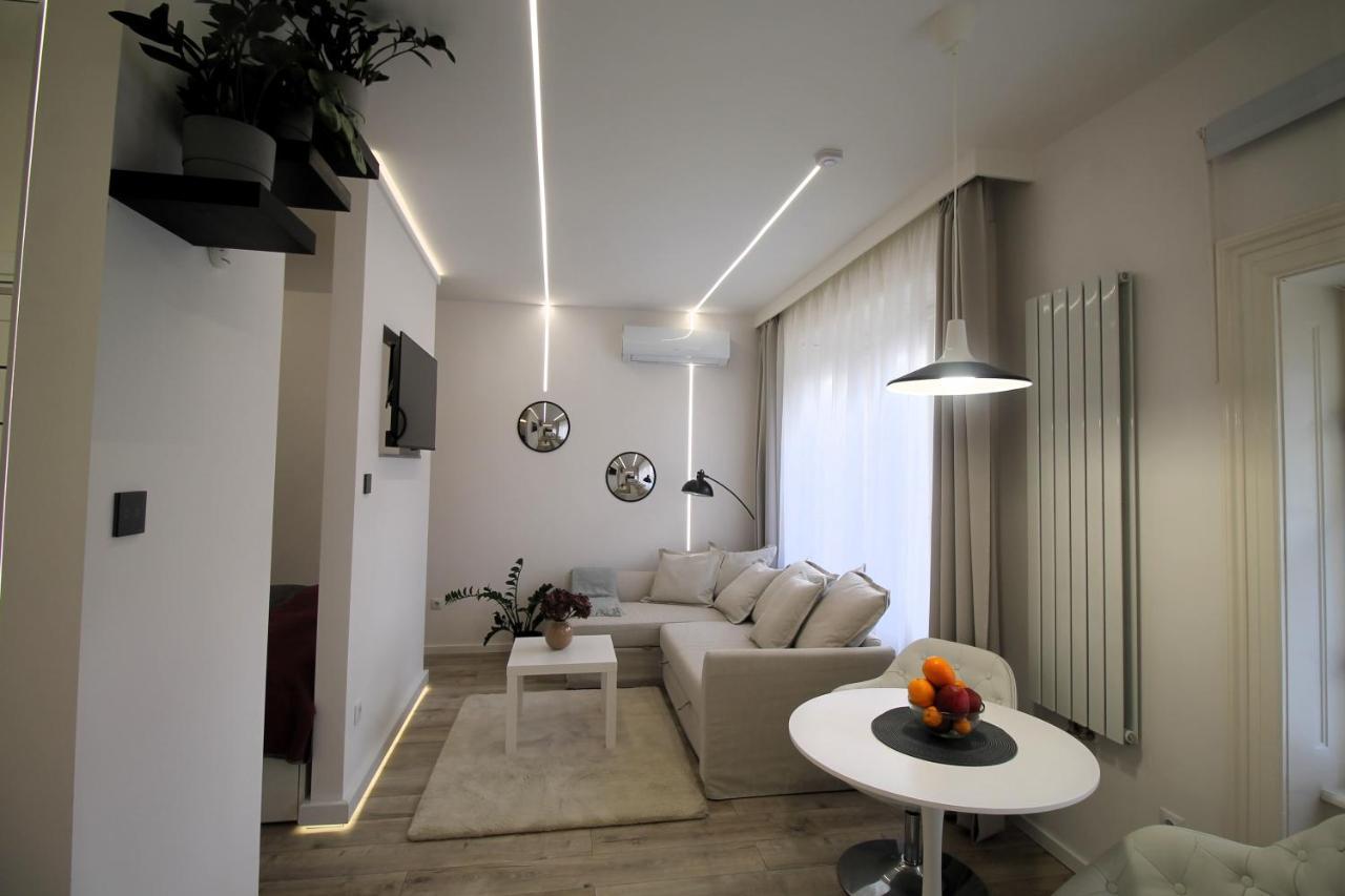 Appartement Modern A Belvaros Koezepen Parkoloval- Kata Studioapartman Győr